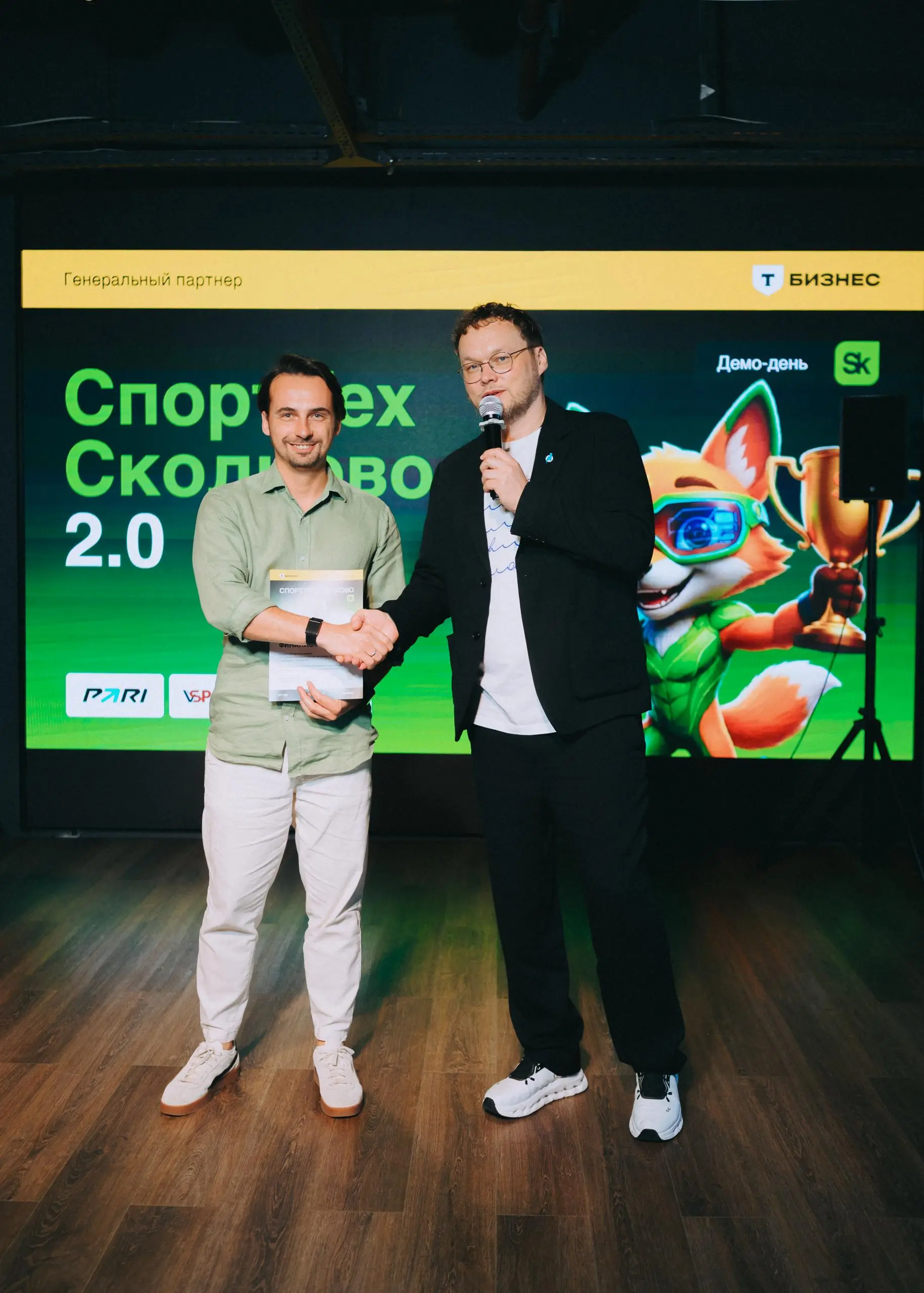 Выпал из мира health-tech и гаджетов почти на полтора месяца.
Все свободное время и мысли занял мой проект по первой помощи, с которым я участвовал в sporttech-акселераторе Сколково SportTech | Сетка — социальная сеть от hh.ru