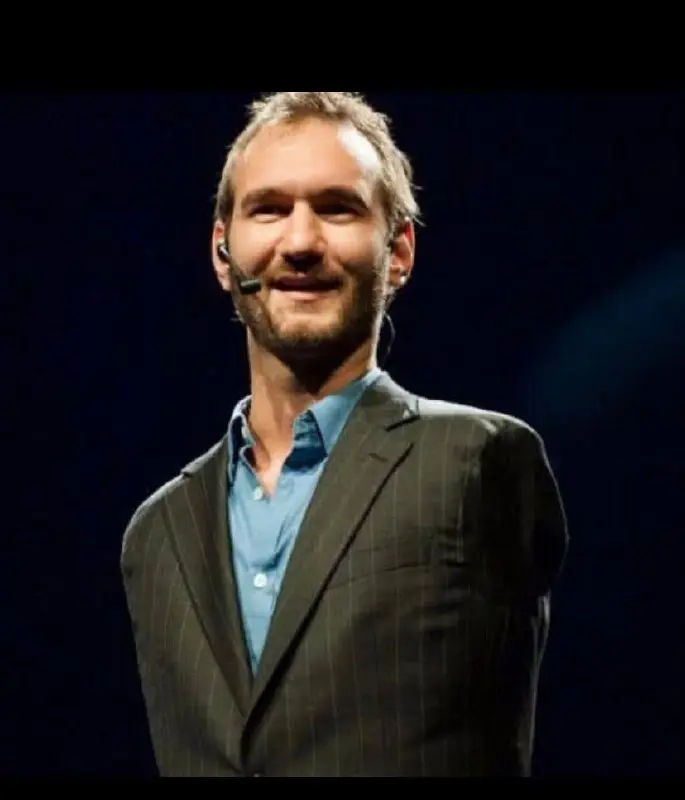 «Нет рук. Нет ног. Нет оправданий.»
Nick Vujicic родился без рук и без ног.
Врачи не могли объяснить почему.
Родители были в шоке | Сетка — социальная сеть от hh.ru