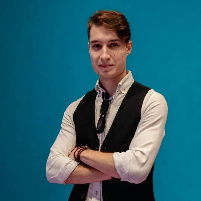 Семён, с днём рождения!
@Simonxmao 🎉
Ты с нами практически с самого начала, и за это время стал человеком, без которого сложно представить нашу команду ✨
Ты очень разносторонний: проводил волейбольные... | Сетка — социальная сеть от hh.ru