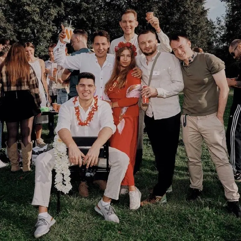🎁 КОНКУРС: УГАДАЙ ТЕМАТИКУ НАШЕГО ДР | FRIENDS COMMUNITY 3 ГОДА
🎆 В ночь с 26 на 27 июня мы собираемся, чтобы вместе отпраздновать наш день рождения и устроить самую громкую ночь этого лета!
🌈 За это ... | Сетка — социальная сеть от hh.ru