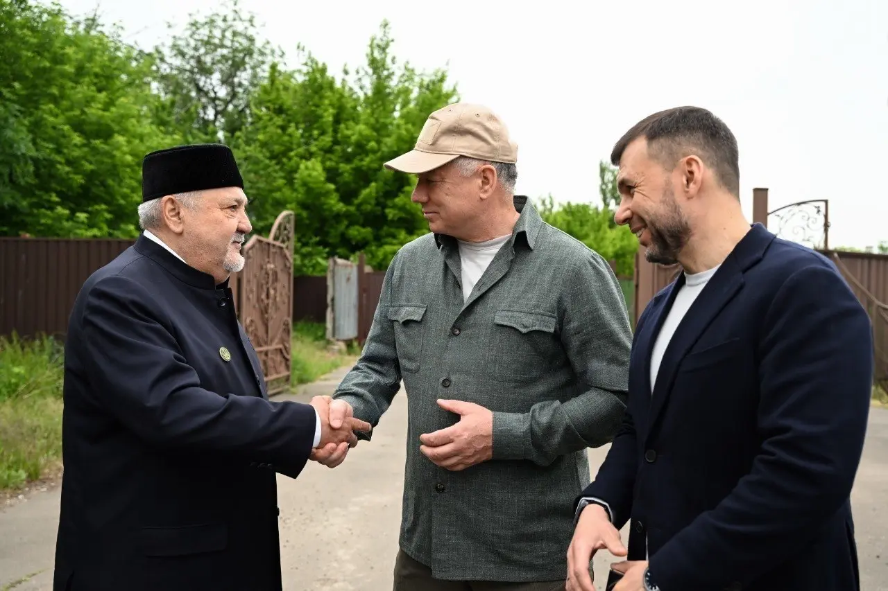 Глава ДНР и вице-премьер РФ осмотрели восстановление Соборной мечети «Ахать-Джами» в Куйбышевском районе Донецка.
Марат Хуснуллин поручил отремонтировать соседние дома и благоустроить сквер | Сетка — социальная сеть от hh.ru