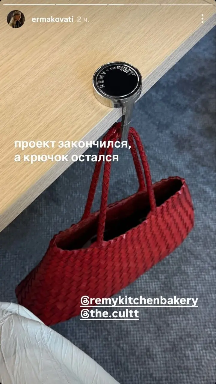 Бренд-дайджест из любимых находок этой недели:
🤩В Шэньчжэне появился поп-ап в виде сочной помидорки от бренда одежды Short Sentence.
🤩У небольшого независимого французского бренда керамики tass.p | Сетка — социальная сеть от hh.ru