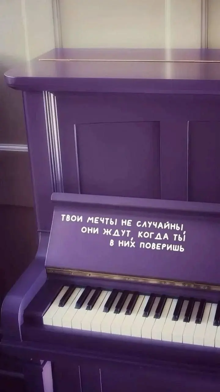 Продолжаю осваивать нейронку.
Много раз думала попробовать что-то создать. Пробовала делать видео, оказалось долго по времени и очень заморочено | Сетка — социальная сеть от hh.ru