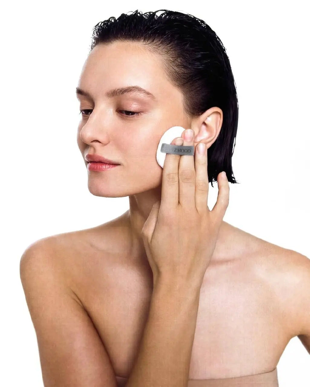 2MOOD Beauty запустили новую коллекцию «Золотой фарфор»
В коллекции можно найти три декоративных средства для ухоженной и сияющей кожи:
• Тональная сыворотка, которая мягко сглаживает тон и оставляет ... | Сетка — социальная сеть от hh.ru