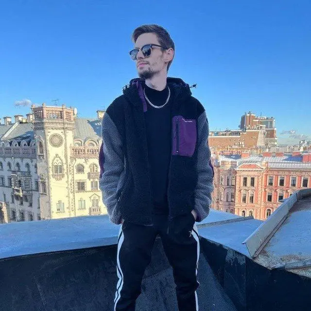 Василий Ларюков