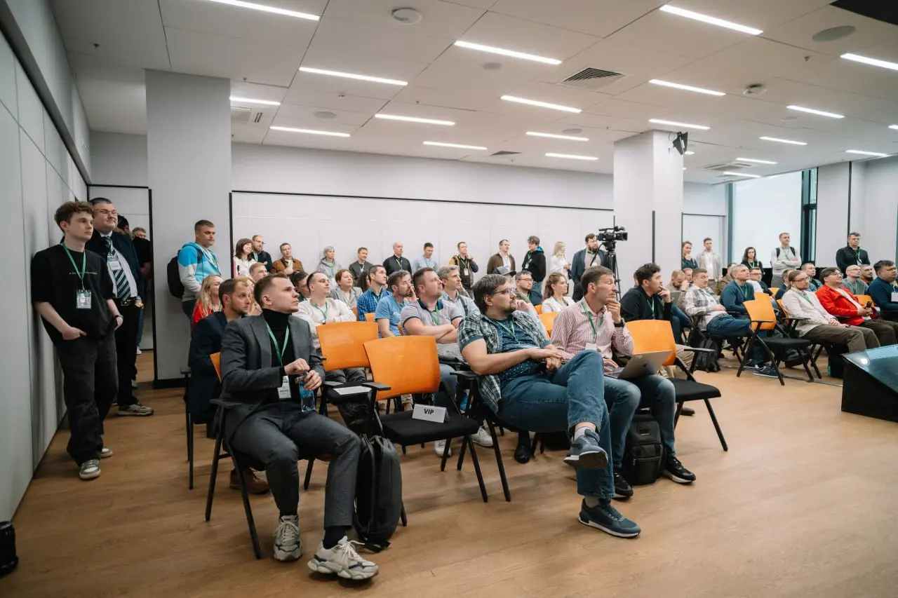 📸 ЕстьРесурс ERP AI Forum уже стал частью нашей общей истории - яркой, живой, наполненной встречами, идеями и людьми, которые двигают рынок 1С и ИИ-технологии вперёд | Сетка — социальная сеть от hh.ru