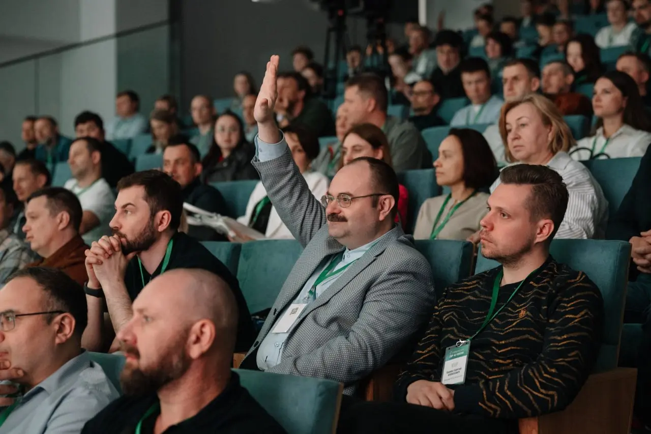 📸 ЕстьРесурс ERP AI Forum уже стал частью нашей общей истории - яркой, живой, наполненной встречами, идеями и людьми, которые двигают рынок 1С и ИИ-технологии вперёд | Сетка — социальная сеть от hh.ru
