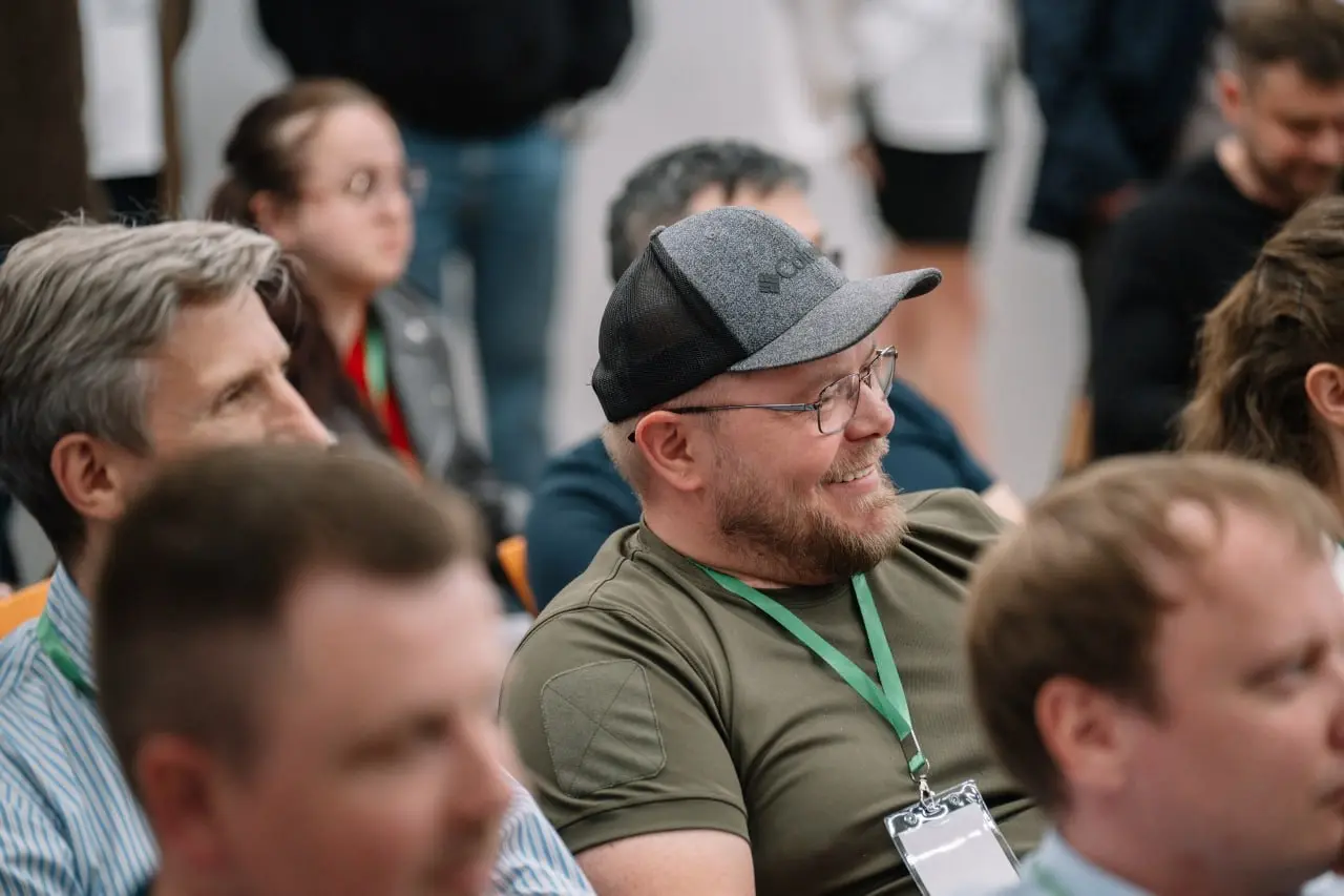 📸 ЕстьРесурс ERP AI Forum уже стал частью нашей общей истории - яркой, живой, наполненной встречами, идеями и людьми, которые двигают рынок 1С и ИИ-технологии вперёд | Сетка — социальная сеть от hh.ru