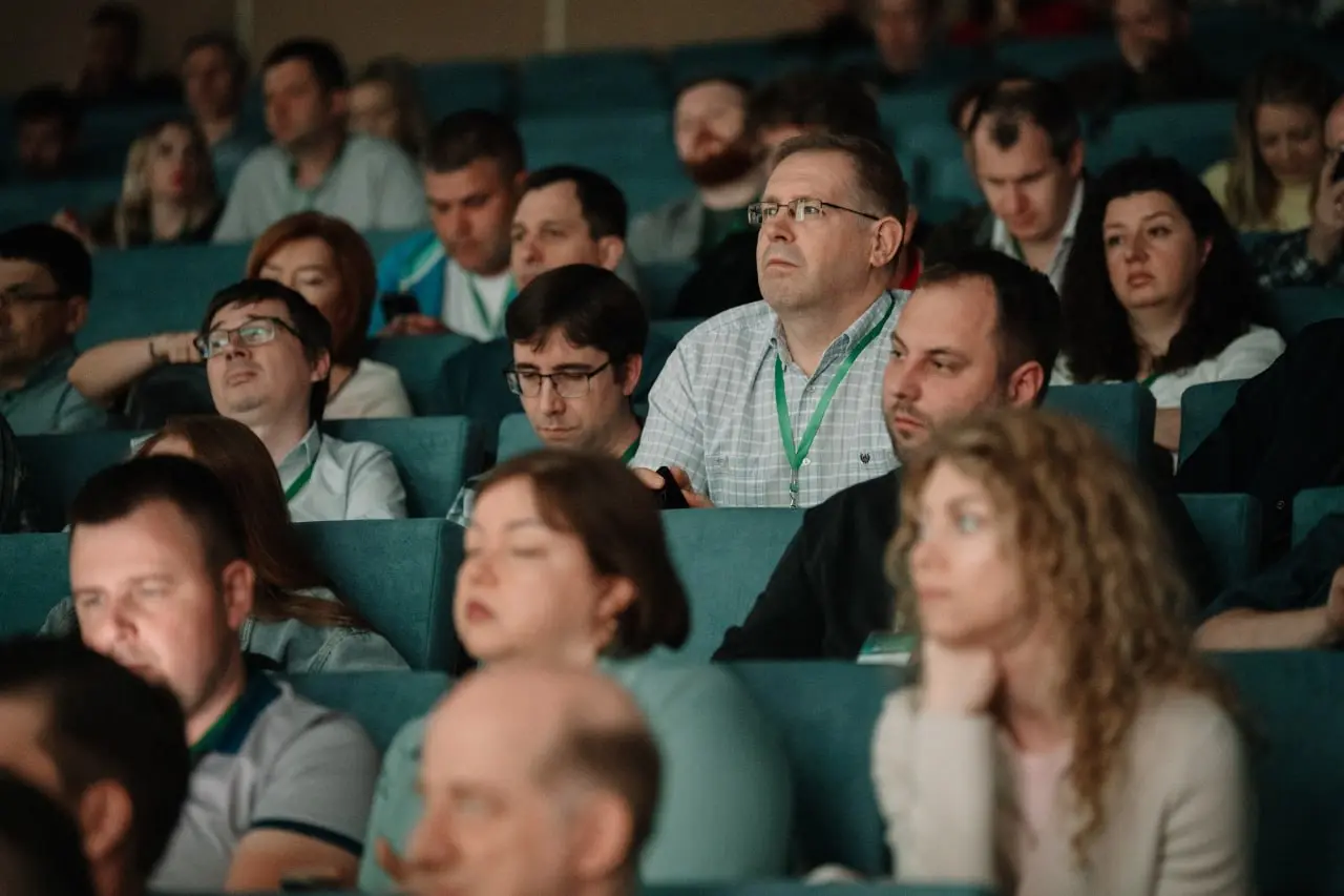 📸 ЕстьРесурс ERP AI Forum уже стал частью нашей общей истории - яркой, живой, наполненной встречами, идеями и людьми, которые двигают рынок 1С и ИИ-технологии вперёд | Сетка — социальная сеть от hh.ru