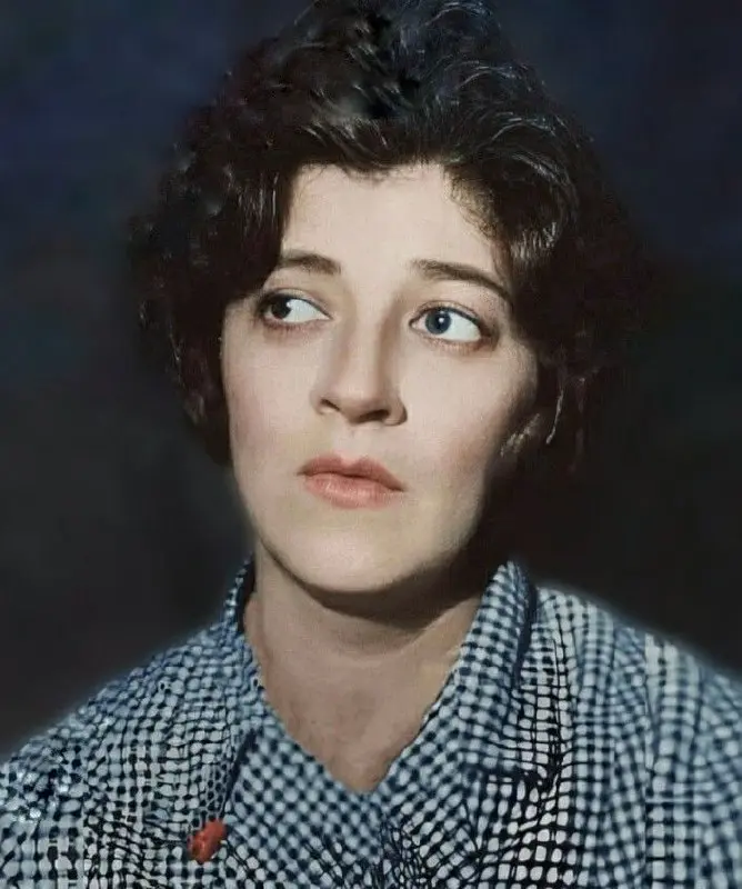 Фаина Раневская о Владимире Маяковском:
«В Баку в 25-м году я увидела его в театре, где играла в то время | Сетка — социальная сеть от hh.ru