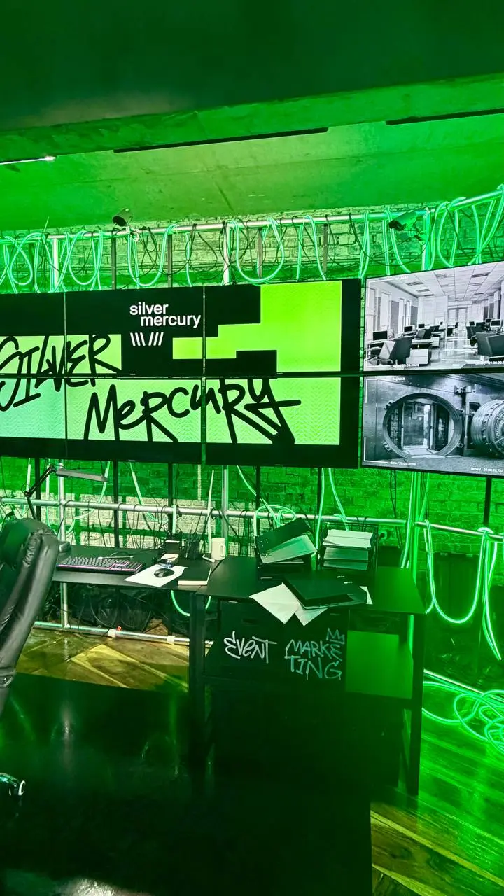 В пятницу была на @SilverMercuryFest
Стилевое оформление от BALAGAN и перфоманс с оркестром) | Сетка — социальная сеть от hh.ru