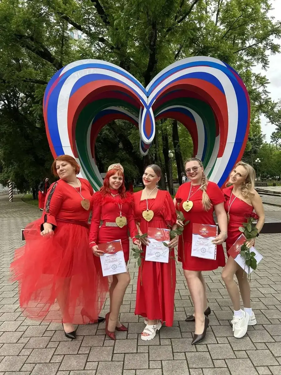 Сегодня столько эмоций испытала- приняла участие в ежегодном Всероссийском проекте «красных платьев» Этот проект создан для того, чтобы каждая женщина, любого возраста, формы, роста, внешности почувст... | Сетка — социальная сеть от hh.ru