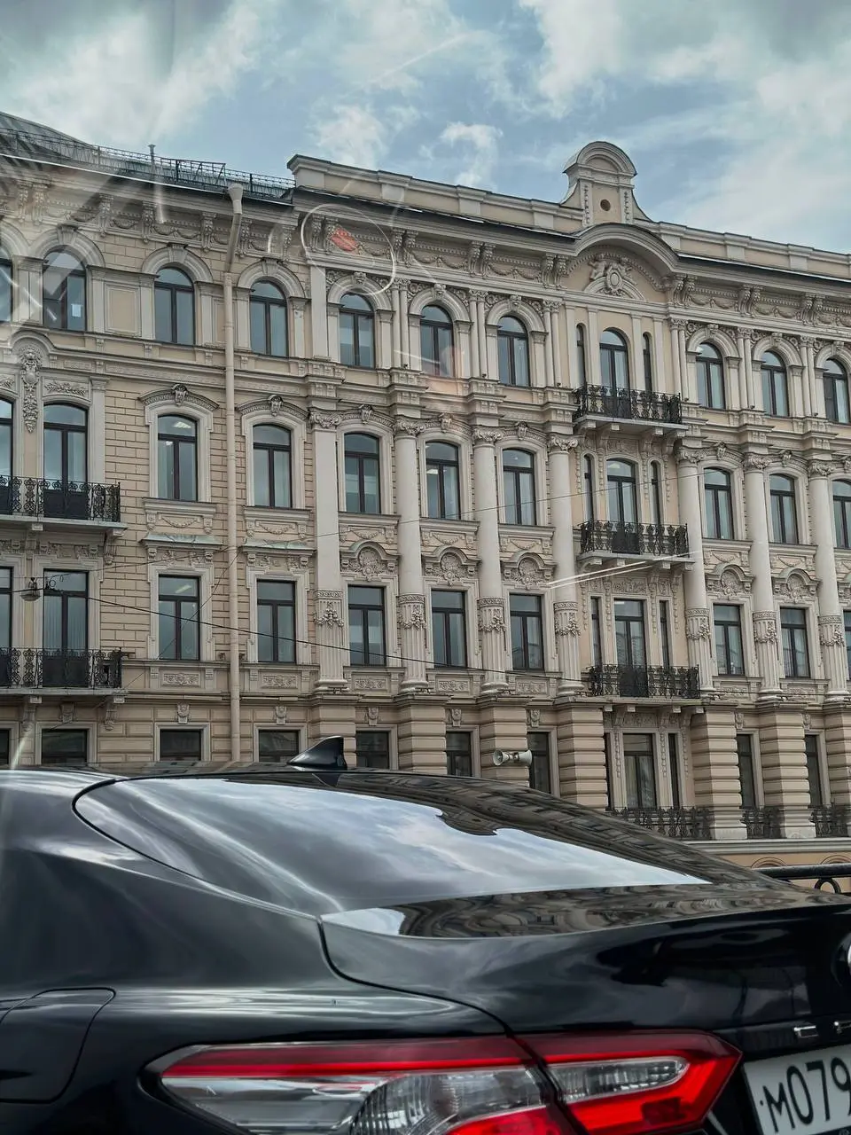 ⚫️Майские итоги 🥷🏿
Отработано 20 дней из 31. Наконец-то получаеться немного жить, но этого не достаточно.
Уволен с начала месяца из HM. 3 работа подошла к концу. Годик проработали | Сетка — социальная сеть от hh.ru