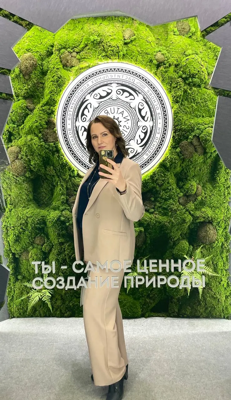 Зеркало и селфи как способ продвижения бренда
Заметили как много вокруг нас стало зеркал? Их мы встречаем практически на каждом шагу на улицах крупных городов, в помещениях | Сетка — социальная сеть от hh.ru