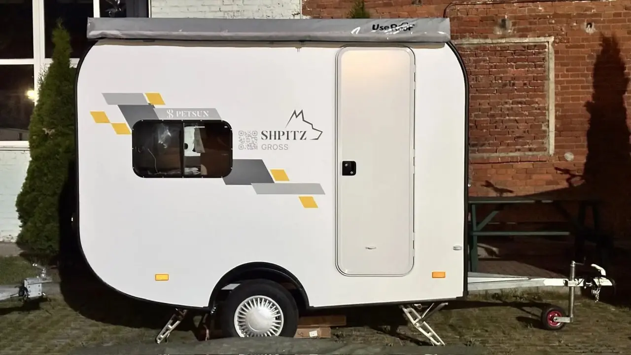 На выходных в Коломне прошел Caravanex — крупнейший фестиваль автотуризма и караванинга 🚐
Ии, там были кемперы с графикой, которую я разрабатывала для PETSUN!
Очень приятно наблюдать, как проект выход... | Сетка — социальная сеть от hh.ru