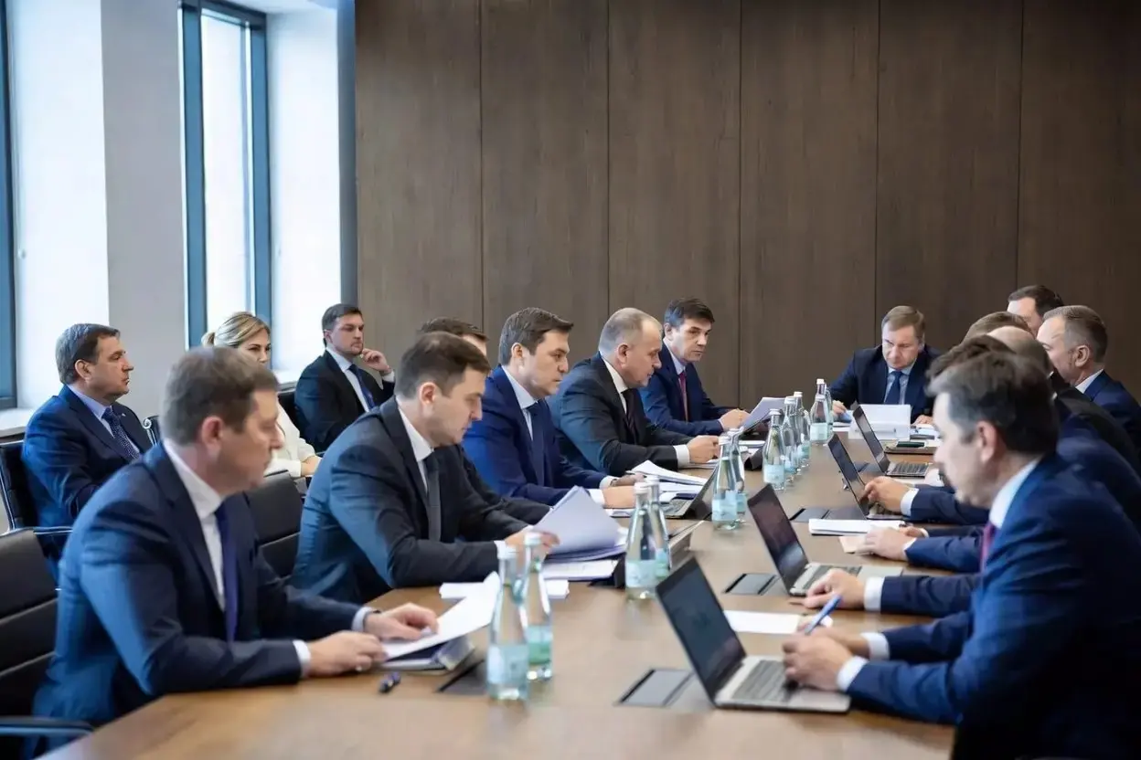 📉 Рабочую неделю в России могут сократить… на один час
Звучит скромно, но за этим стоит глобальный парадокс: у россиян одни из самых длинных оплачиваемых отпусков в мире, но по годовому объему отработ... | Сетка — социальная сеть от hh.ru