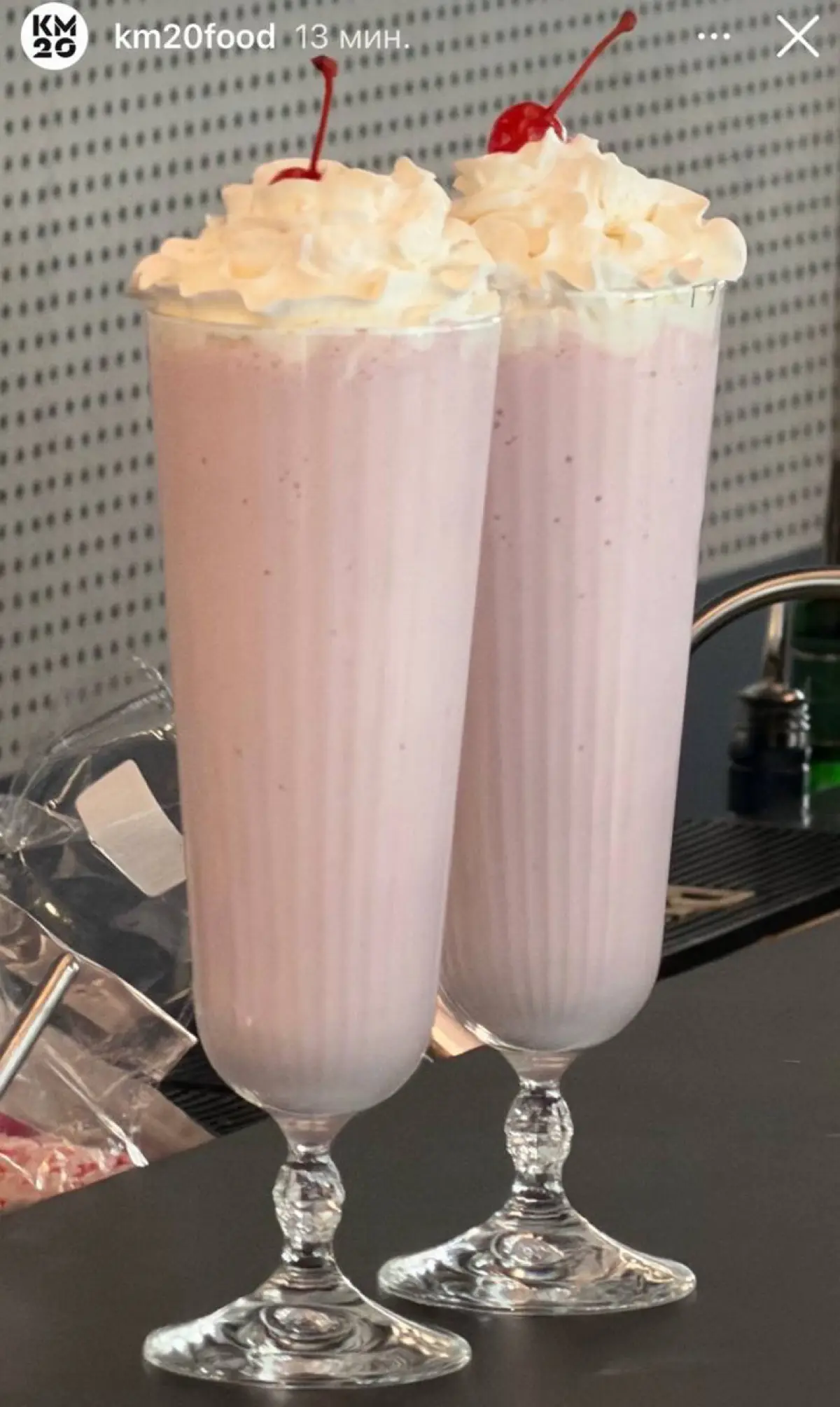 Planta Rosa x KM20 food
В честь запуска фаст-фуд меню и совместной коллабы, коллеги устроили бранч в американском стиле. Не знаю, влияние ли это погоды, но мне тааак хочется эти бургеры и милкшейк 🥺 | Сетка — социальная сеть от hh.ru
