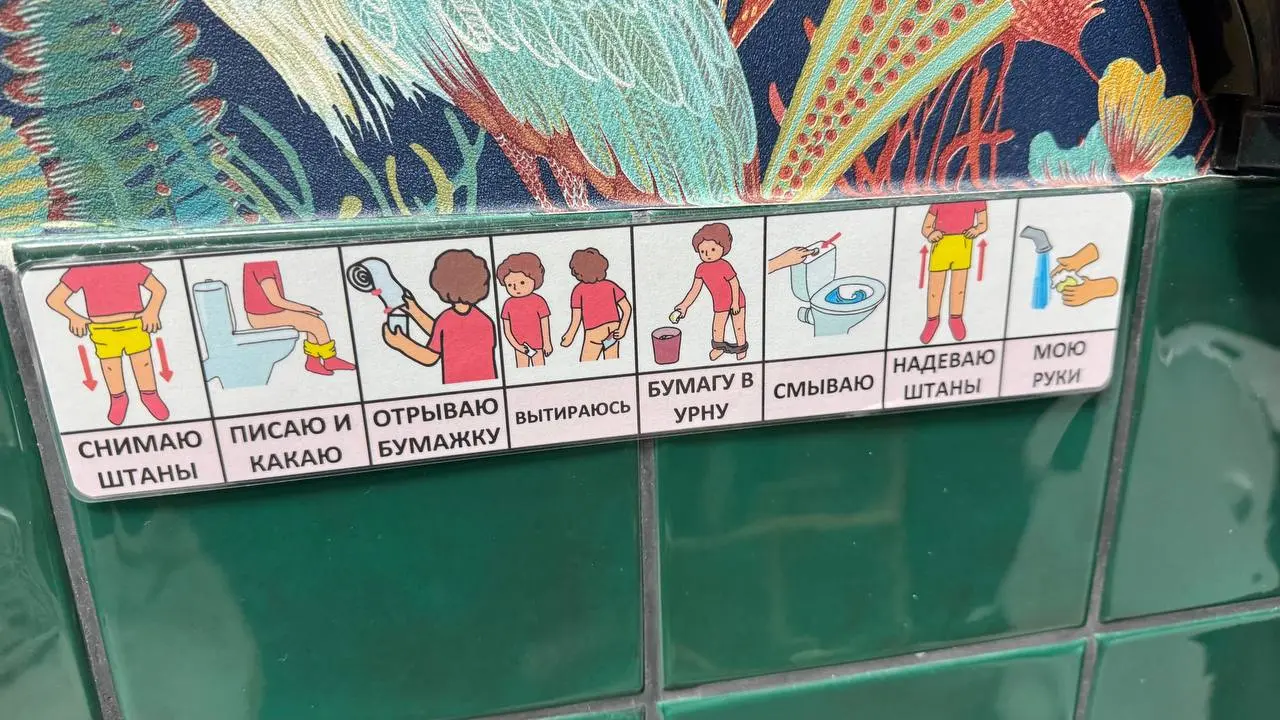 В выходные были в Краснодаре, заехали в кафе, которое позиционирует себя как инклюзивное.
Это редкая для России инициатива, и я ехала с интересом | Сетка — социальная сеть от hh.ru