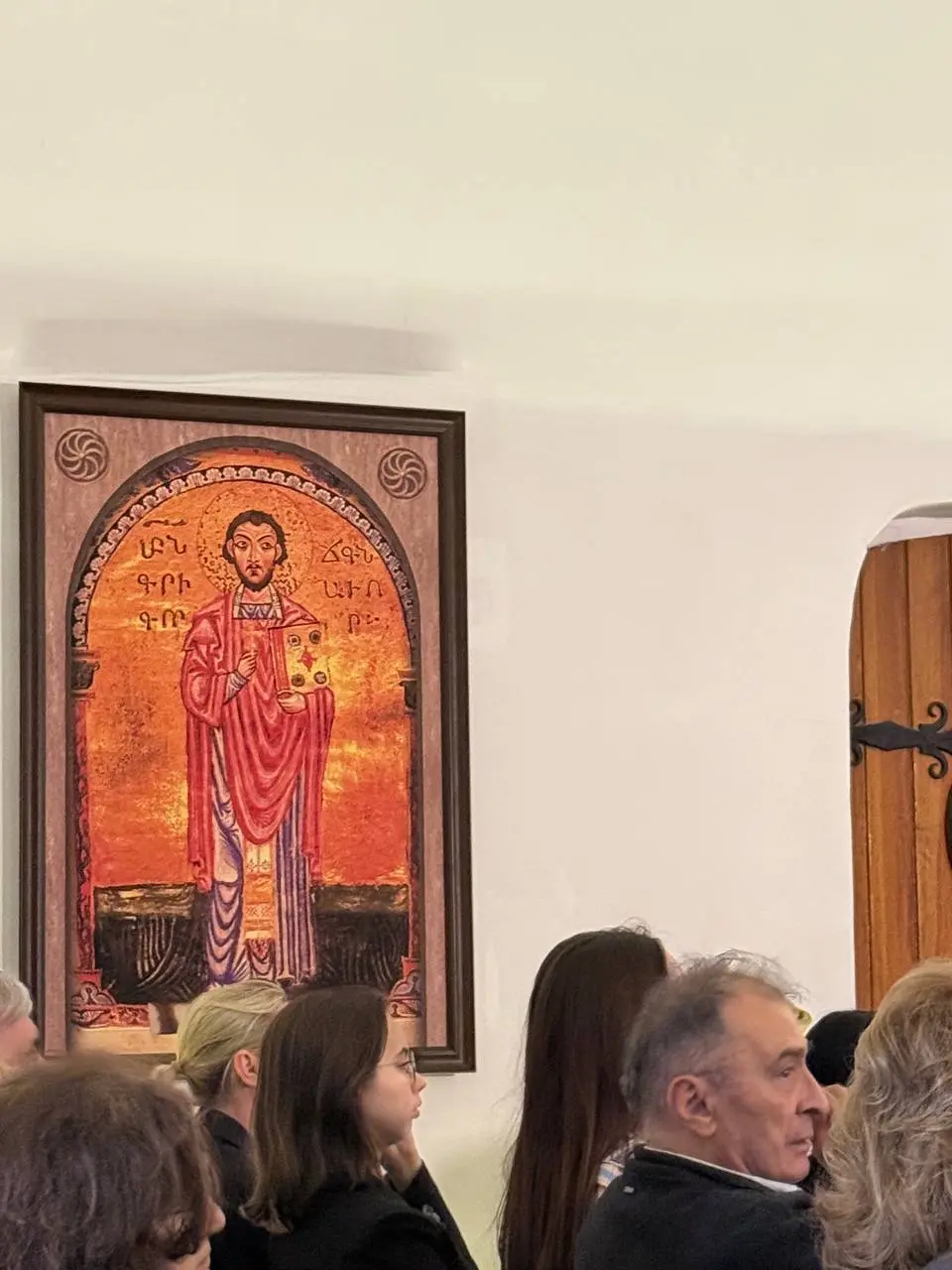 Что делает армянское сообщество в Москве в момент турбулентных отношений между Россией и Арменией? Страшно переживая, расстраиваясь и беспокоясь?
Идут в армянский культурный центр слушать музыку барок... | Сетка — социальная сеть от hh.ru