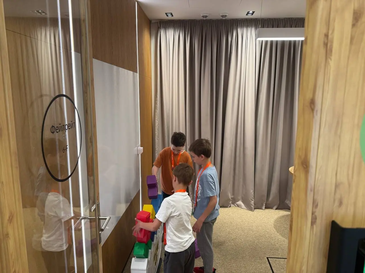 Добывали с сыном призы на Яндекс Kids Fest))
Ко Дню защиты детей у нас в офисах всегда готовят развлекательную программу для детей сотрудников | Сетка — социальная сеть от hh.ru