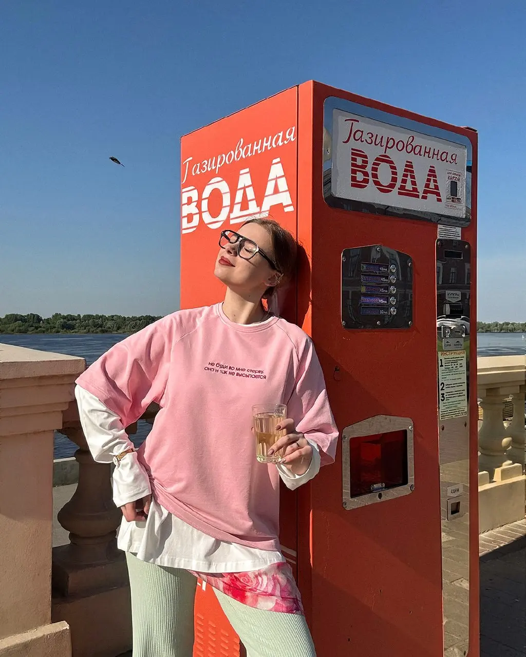 Ни в чём себе не отказываю (потратила всю месячную зарплату на газировку из автомата за один день)
Фрэйз | Сетка — социальная сеть от hh.ru