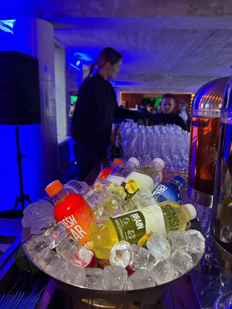 2327 гостей и правильные напитки
Fresh Bar держали часть бара на Silver Mercury 2026. И да, безалкогольную часть | Сетка — социальная сеть от hh.ru