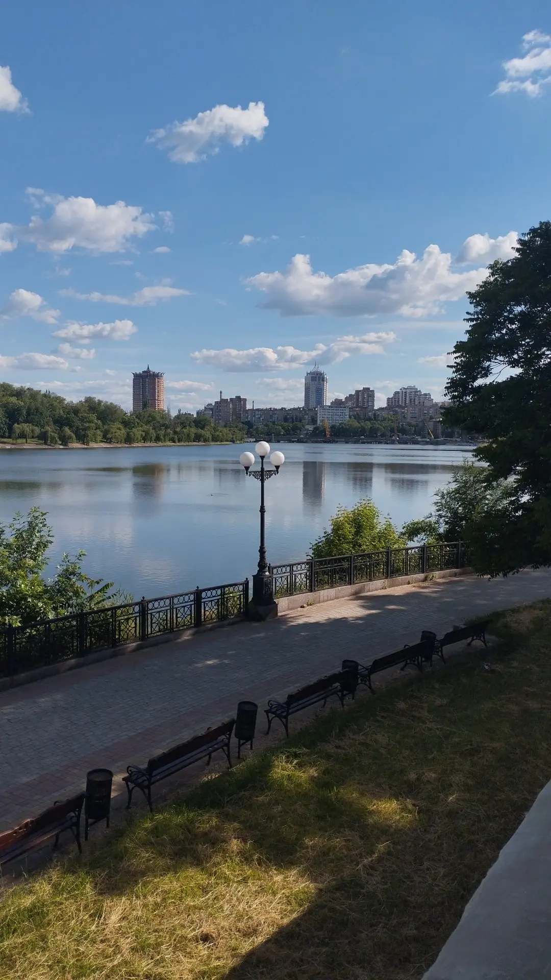 Добрый вечер!
Завтра в Донецке от +11℃ до +23℃
☁ Сплошная облачность
• 00:00: 🌥️ +13℃ 🌀 46 ☂️ 2%
• 03:00: 🌥️ +11℃ 🌀 50 ☂️ 2%
• 06:00: ☀️️ +12℃ 🌀 56 ☂️ 2%
• 09:00: 🌤️ +20℃ 🌀 56 ☂️ 2%
• 12:00: ☁️ +22℃ 🌀... | Сетка — социальная сеть от hh.ru