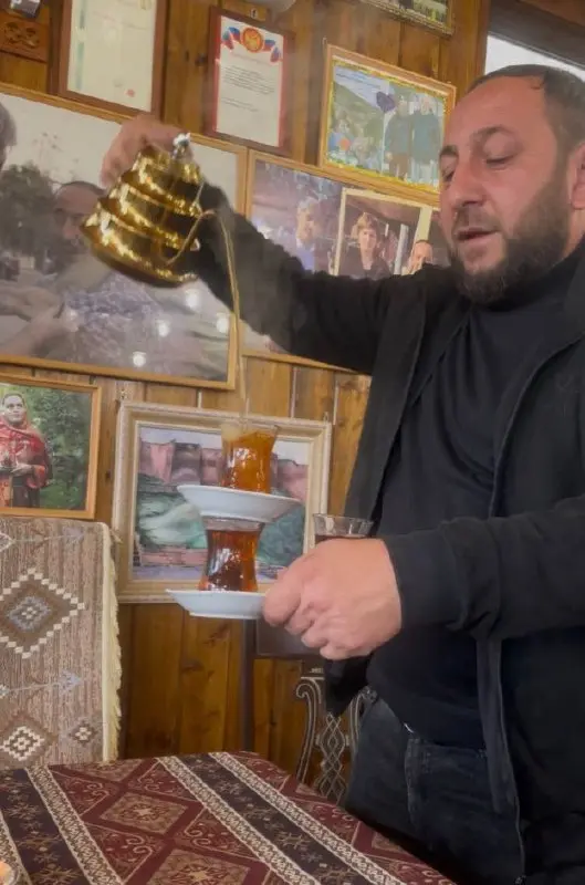 Как привлечь клиентов в свой ресторан в туристической локации с большой конкуренцией?
Придумать фишку, о которой гости будут рассказывать и за которой будут приходить | Сетка — социальная сеть от hh.ru
