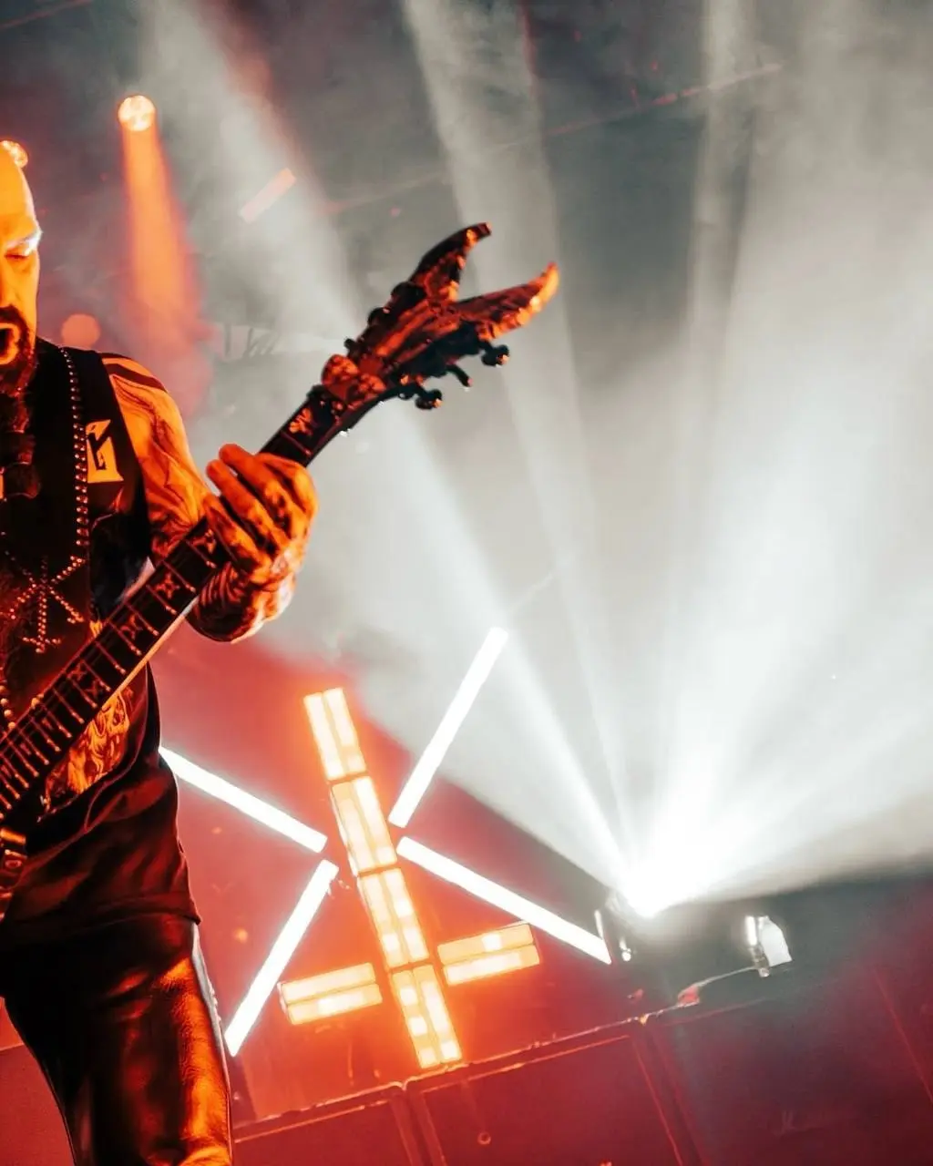 С 62-летием, Керри Кинг! 🐍🎸 Легенда Slayer и человек, чья гитара звучит как приговор. Керри обожает ковровых питонов. Свой первый экземпляр он назвал в честь группы Venom | Сетка — социальная сеть от hh.ru