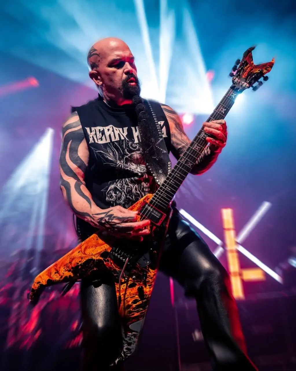 С 62-летием, Керри Кинг! 🐍🎸 Легенда Slayer и человек, чья гитара звучит как приговор. Керри обожает ковровых питонов. Свой первый экземпляр он назвал в честь группы Venom | Сетка — социальная сеть от hh.ru