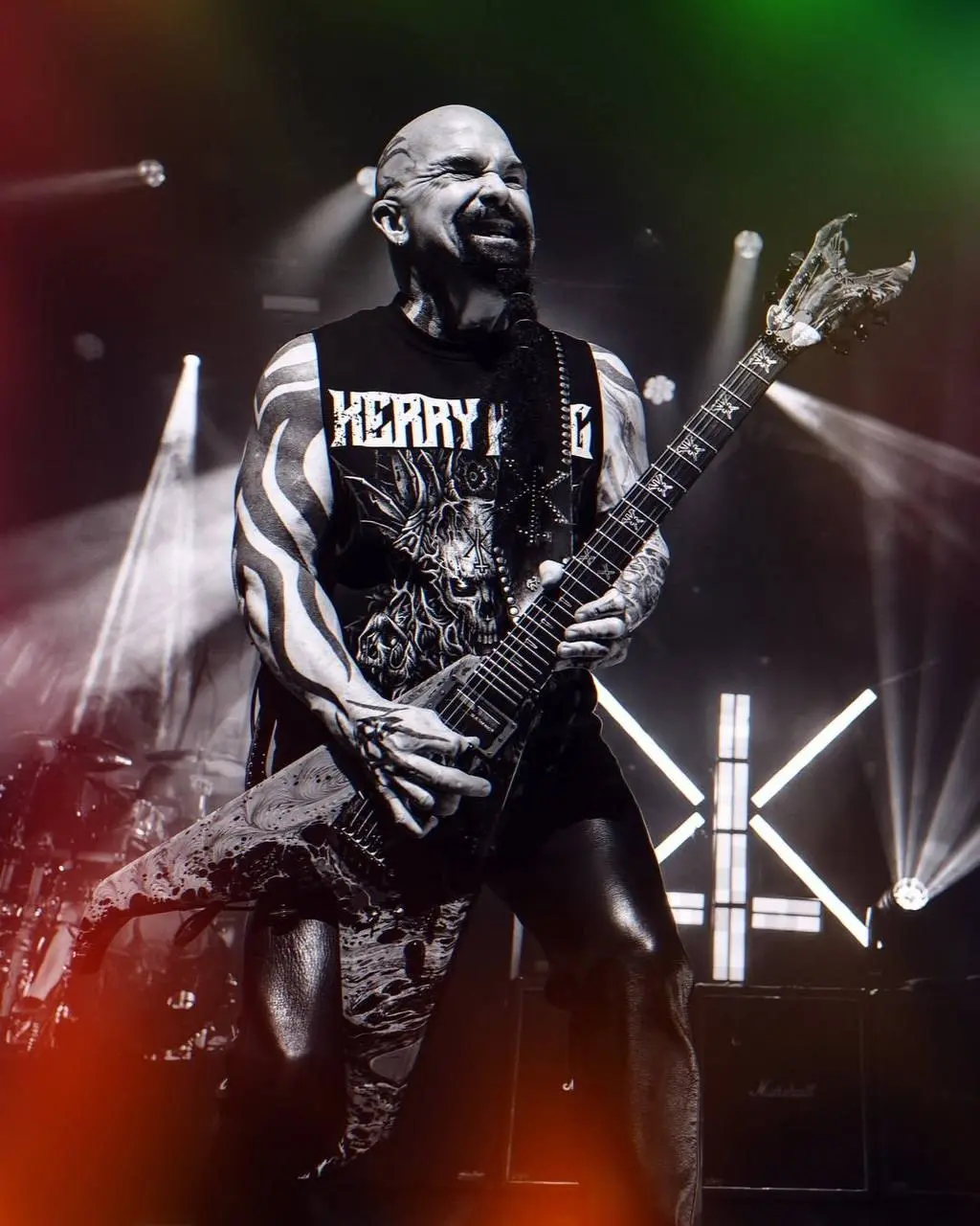 С 62-летием, Керри Кинг! 🐍🎸 Легенда Slayer и человек, чья гитара звучит как приговор. Керри обожает ковровых питонов. Свой первый экземпляр он назвал в честь группы Venom | Сетка — социальная сеть от hh.ru