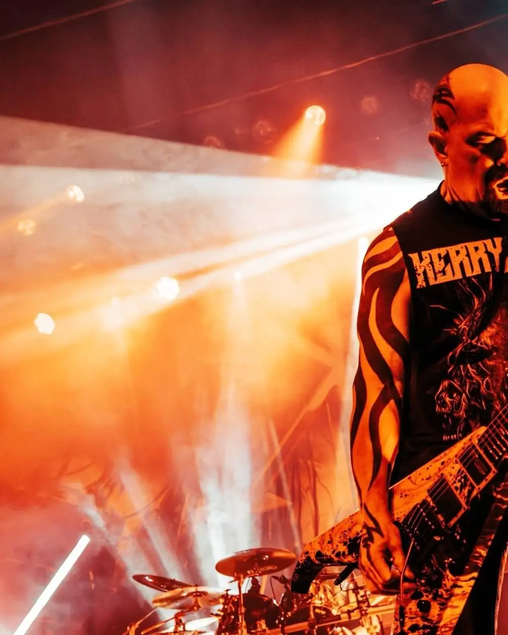 С 62-летием, Керри Кинг! 🐍🎸 Легенда Slayer и человек, чья гитара звучит как приговор. Керри обожает ковровых питонов. Свой первый экземпляр он назвал в честь группы Venom | Сетка — социальная сеть от hh.ru