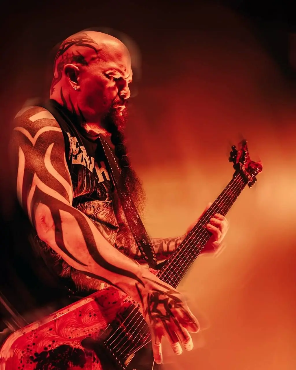 С 62-летием, Керри Кинг! 🐍🎸 Легенда Slayer и человек, чья гитара звучит как приговор. Керри обожает ковровых питонов. Свой первый экземпляр он назвал в честь группы Venom | Сетка — социальная сеть от hh.ru