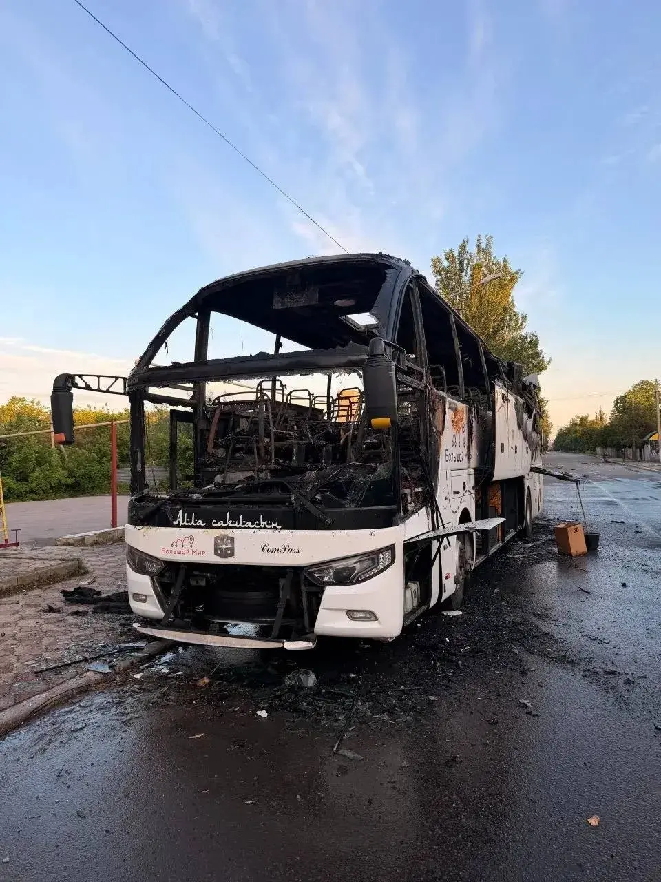 Фото последствий прилета по автобусу в Енакиево | Сетка — социальная сеть от hh.ru