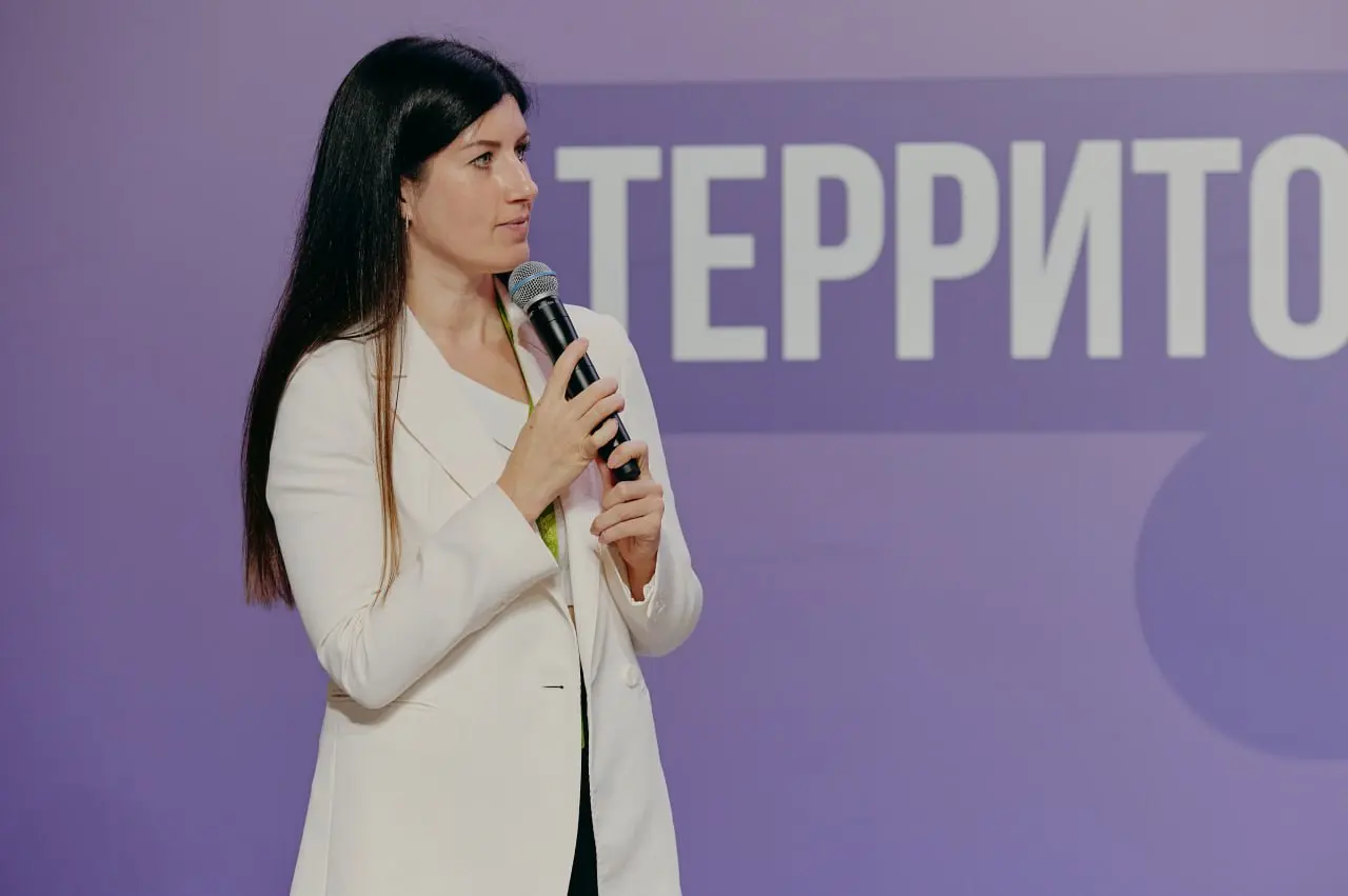 Почему сильные сообщества почти никогда не растут случайно
Иногда слышу: «У нас само как-то сложилось, люди пришли, стали общаться» | Сетка — социальная сеть от hh.ru