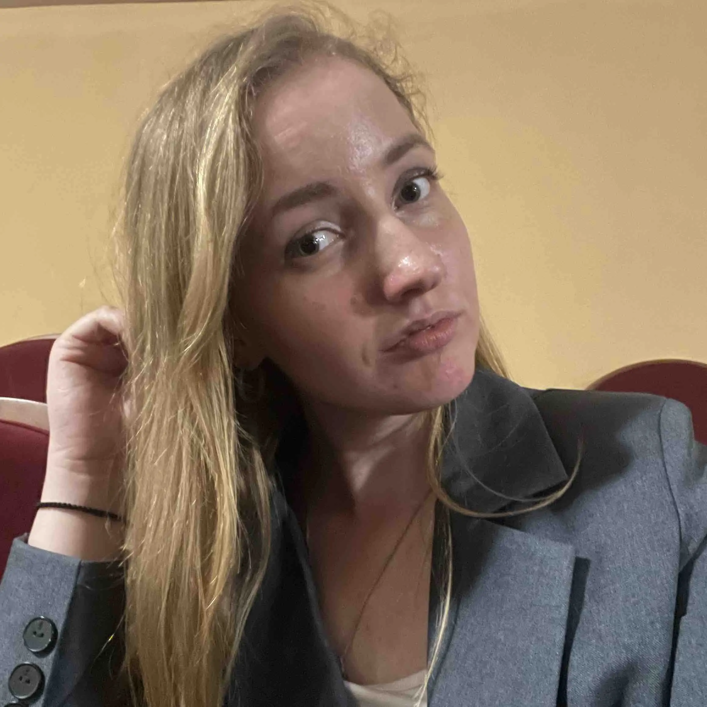 Елена Мирзоян | Сетка — социальная сеть от hh.ru
