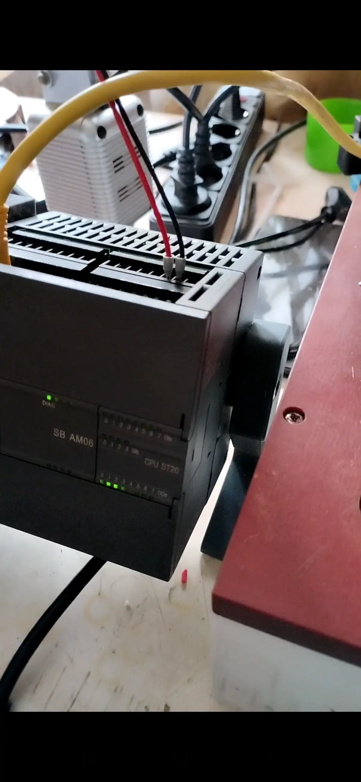 Китайский клон siemens simatic s7 200 smart, к сожалению линейка s7 200 не поддерживается средой tia portal, тем более для этой smart линейки необходимо специальное програмное обеспечение с приставкой... | Сетка — социальная сеть от hh.ru