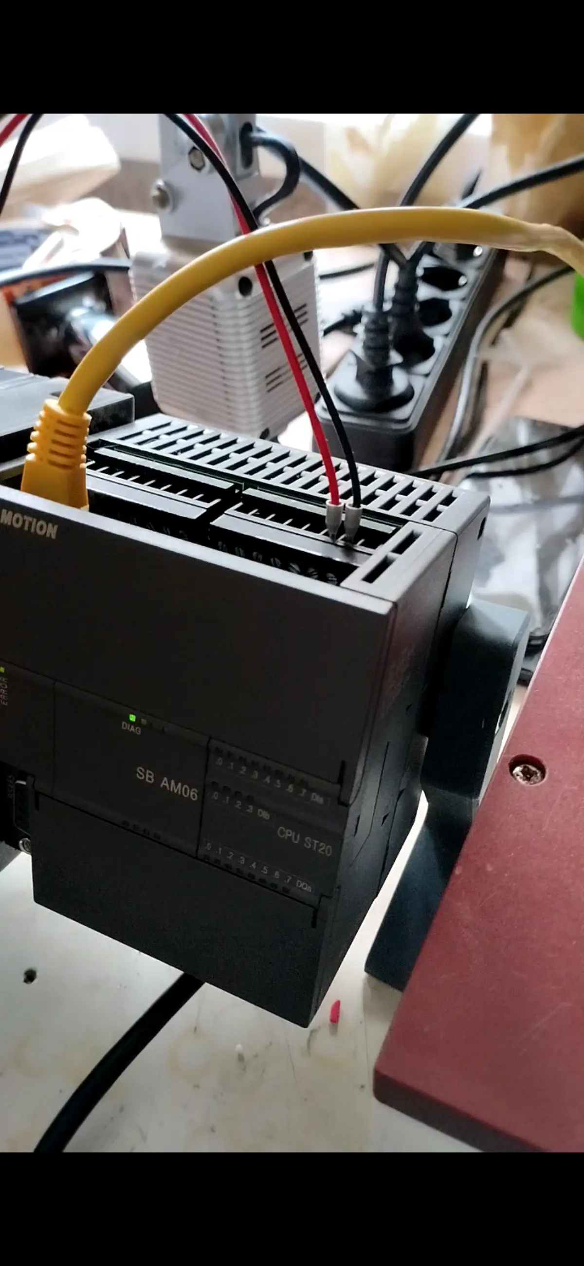 Китайский клон siemens simatic s7 200 smart, к сожалению линейка s7 200 не поддерживается средой tia portal, тем более для этой smart линейки необходимо специальное програмное обеспечение с приставкой... | Сетка — социальная сеть от hh.ru