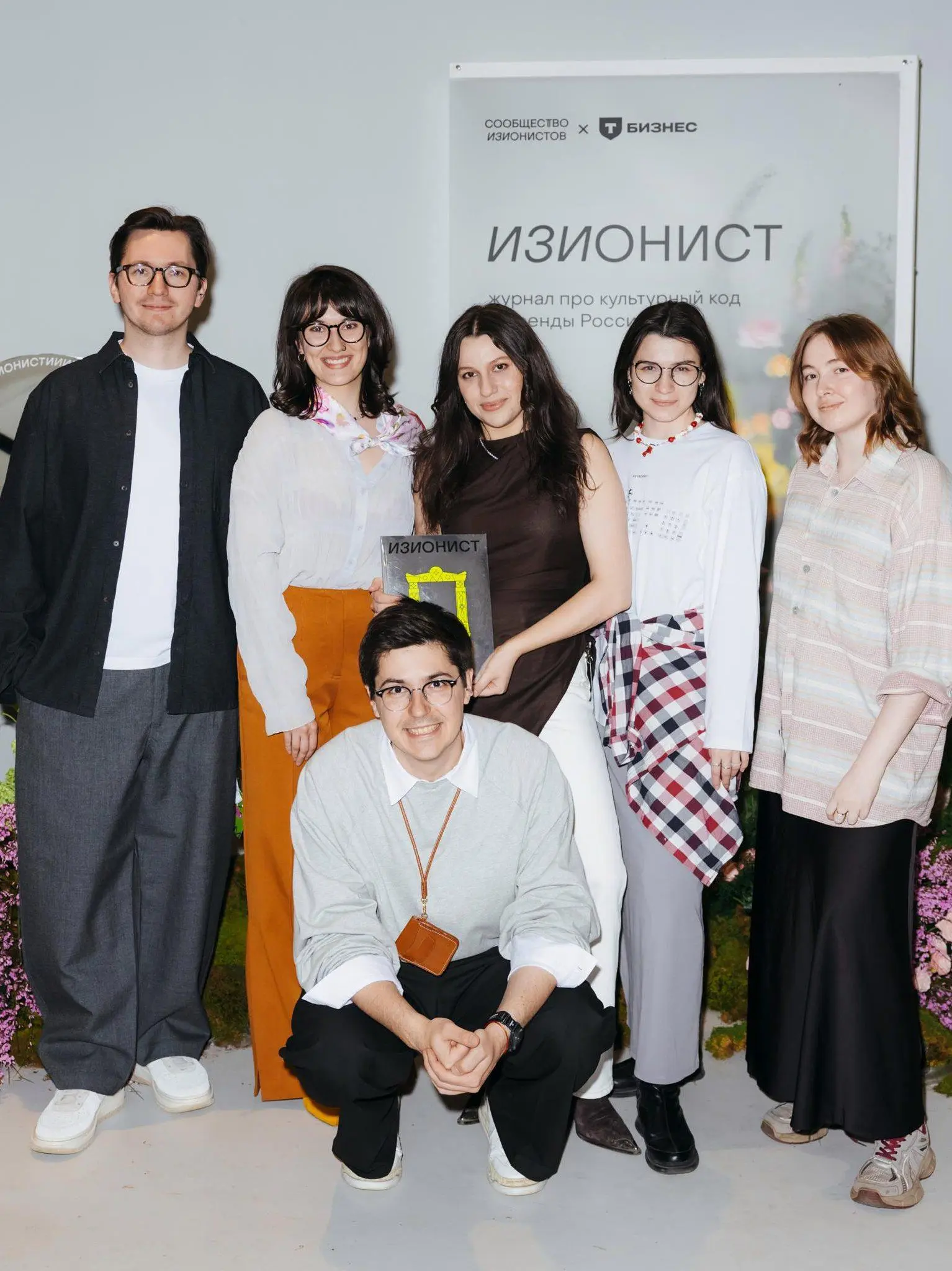 ⚡Вакансия в мою команду
Я часто рассказываю, что у нас очень компактная и при этом очень сильная команда «Сообщества изионистов». Это правда: сейчас в штате проекта всего 6 человек | Сетка — социальная сеть от hh.ru