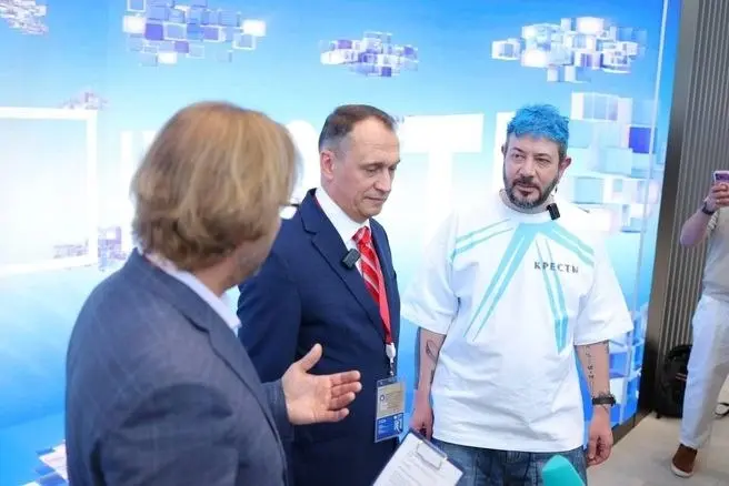 Питерские тюремные "Кресты" финалити #дизайнобл
В итоге выбрали первый вариант лебедевской херни (см предыдущий пост тут)
Презентовали на ПМЭФ'26 (нуа где ыщщо)
🤩 Кртбл —интеллектуальное медиа о бренд... | Сетка — социальная сеть от hh.ru