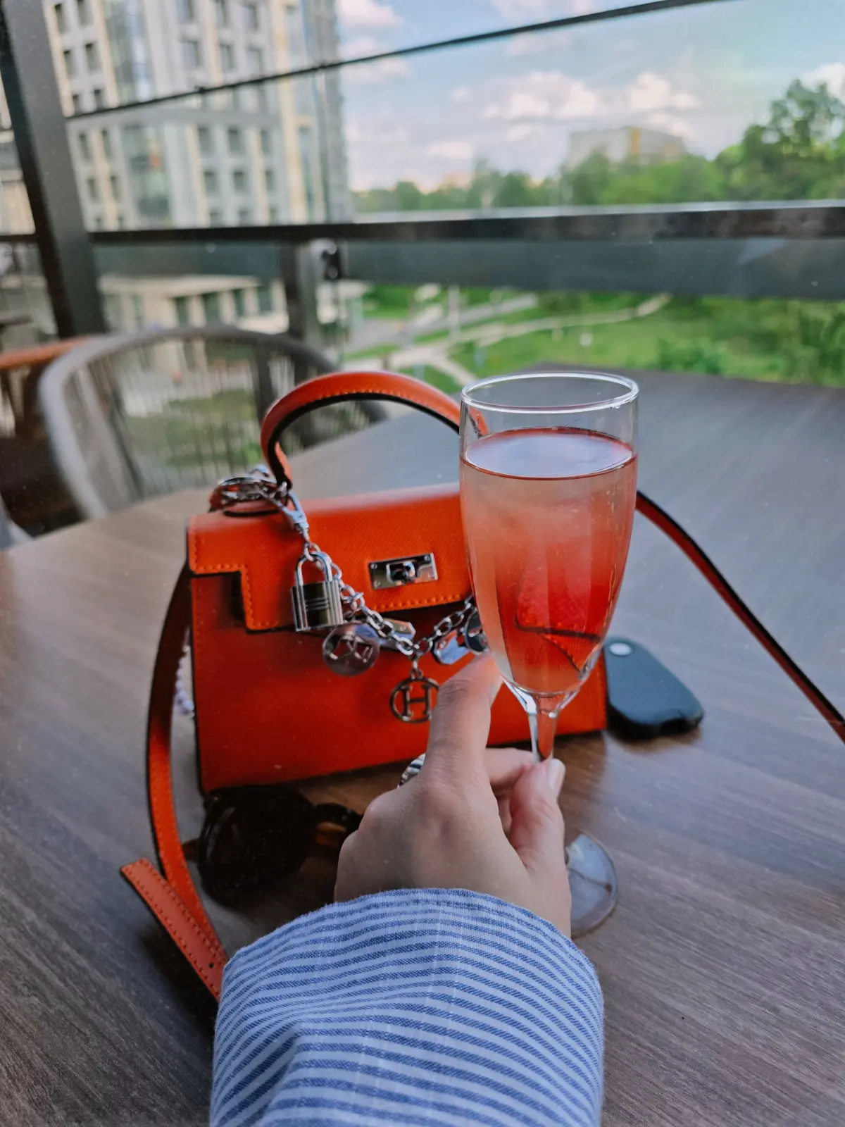 Всегда верьте в себя. Никогда не останавливайтесь.
Когда трудности закончатся и придёт время собирать плоды вы будете удивлены и довольны собой.
Как бы трудно не было, всегда есть свет в конце тоннеля | Сетка — социальная сеть от hh.ru