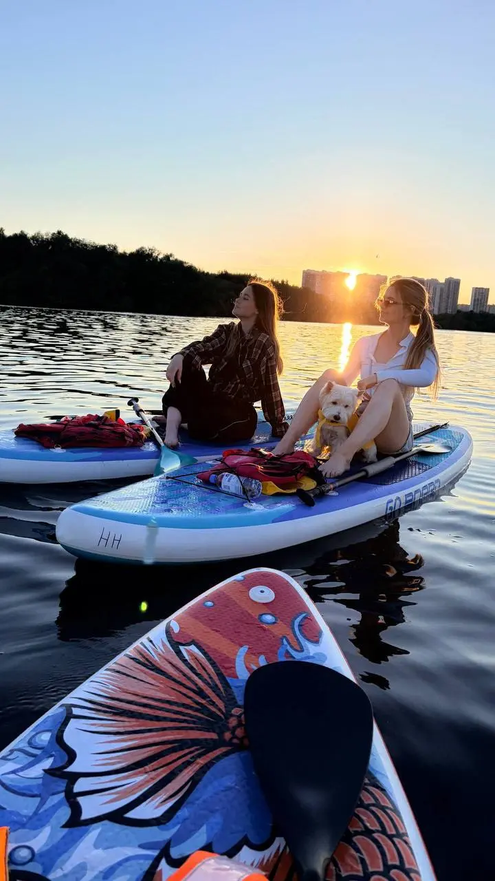 🌅 Закатный SUP-заплыв
Поймай самый красивый закат этого лета прямо с SUP-доски ✨
Программа:
🏄‍♀️ SUP-прогулка по живописной Строгинской пойме
🌅 Закат и золотой час на воде
🎶 Музыка и лёгкая атмосфера
... | Сетка — социальная сеть от hh.ru