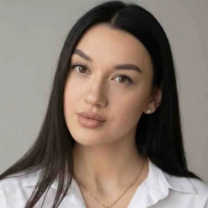 Полина Кулакова
