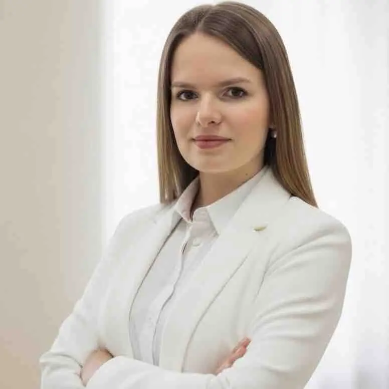 Анна Костина