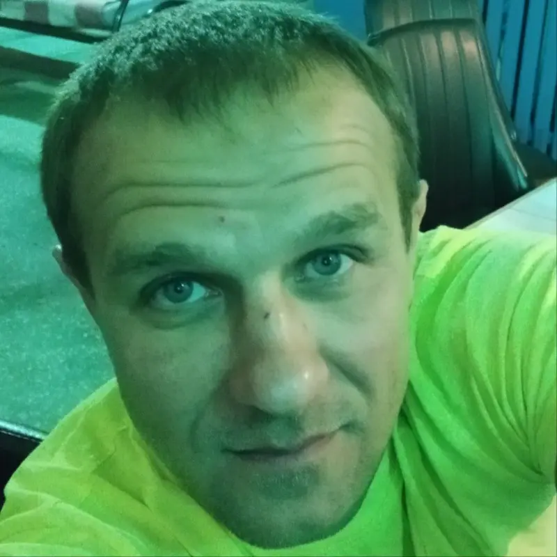 Роман Б