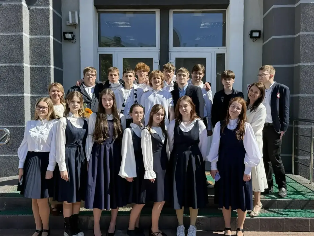 Ещё один год и мы повращаемся. Теперь надо за этот год не только подготовить к экзаменам, а ещё найти новую работу. | Сетка — социальная сеть от hh.ru