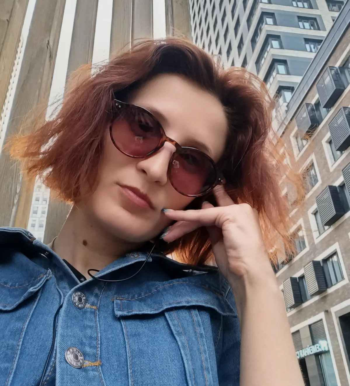 Москва переходит в режим длинного выдоха. 🌆✨
Пятница, 12 июня. Три дня выходных впереди ощущаются как маленькая отдельная жизнь | Сетка — социальная сеть от hh.ru