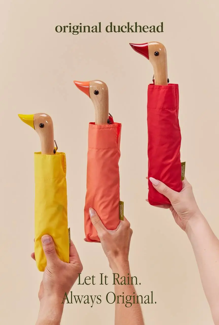 ☔️ Нашла бренд, который превращает обычный зонт в стильный аксессуар.
The Original Duckhead — британский бренд, известный своими яркими зонтами с ручкой в форме утиной головы 🦆 | Сетка — социальная сеть от hh.ru
