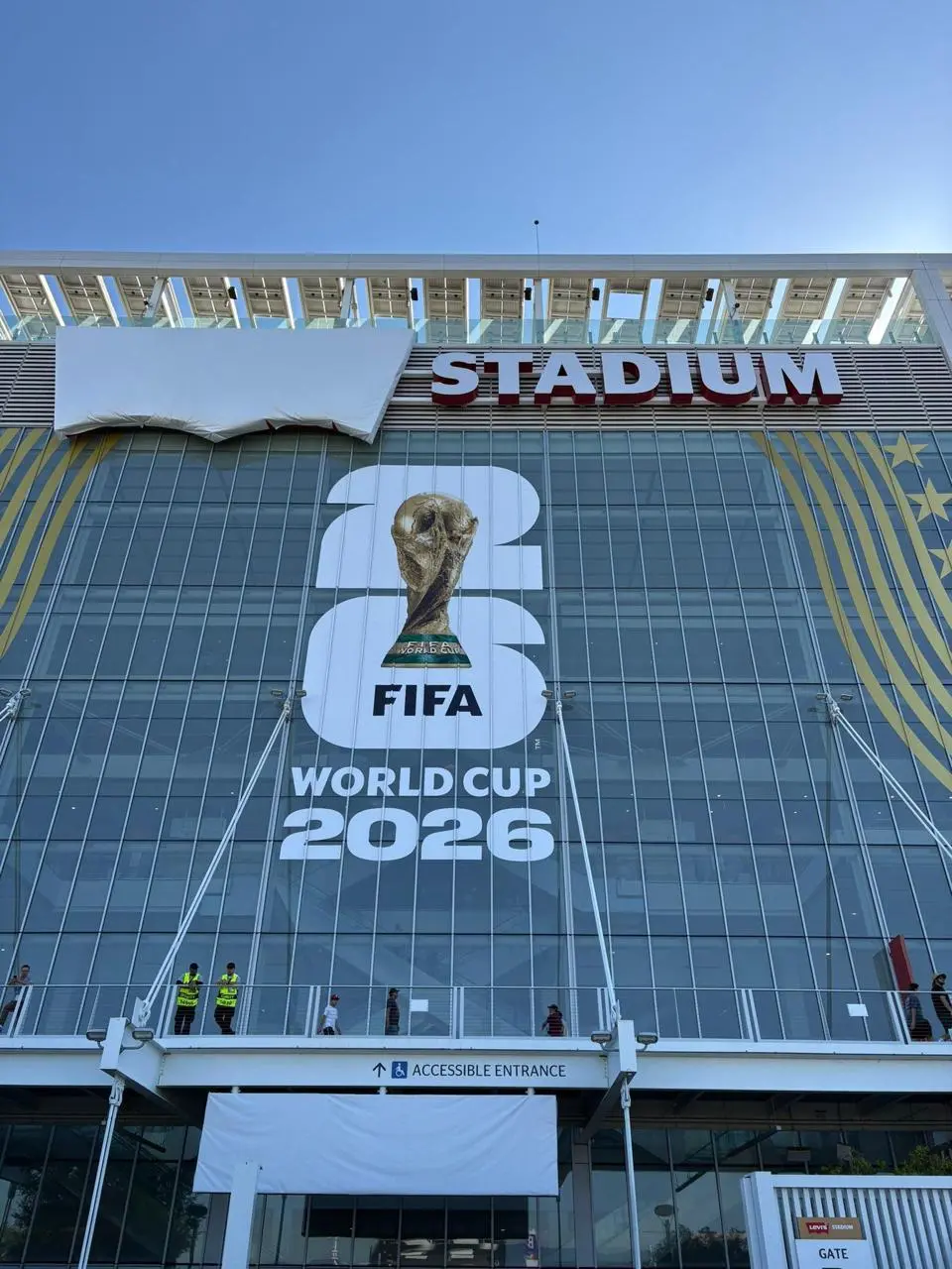 Как превратить неприятность в кейс
Во время матчей Чемпионата мира FIFA запрещает использовать спонсоркие стадионы | Сетка — социальная сеть от hh.ru