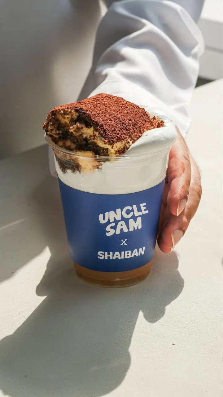 Такие разные стаканы (и бутылки) подсмотрела у кофейни Uncle Sam из ОАЭ. Металлические выглядят оригинально и прикольно для летних напитков — забрала в свой банк идей!
Изучаем и адаптируем 🤓 | Сетка — социальная сеть от hh.ru